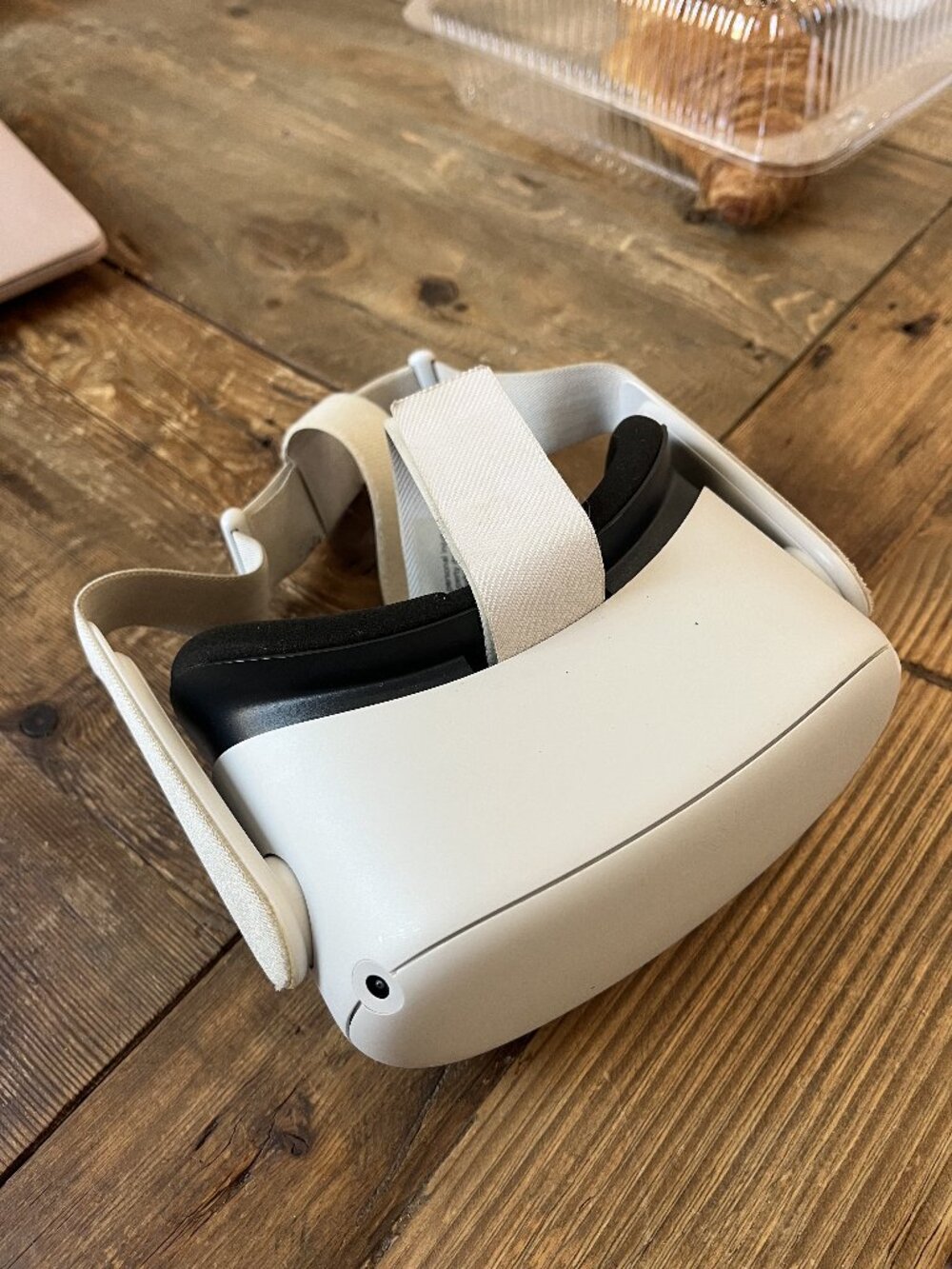 Meta Oculus Quest 2 Advanced All-In-One VR Headset - White (with case)